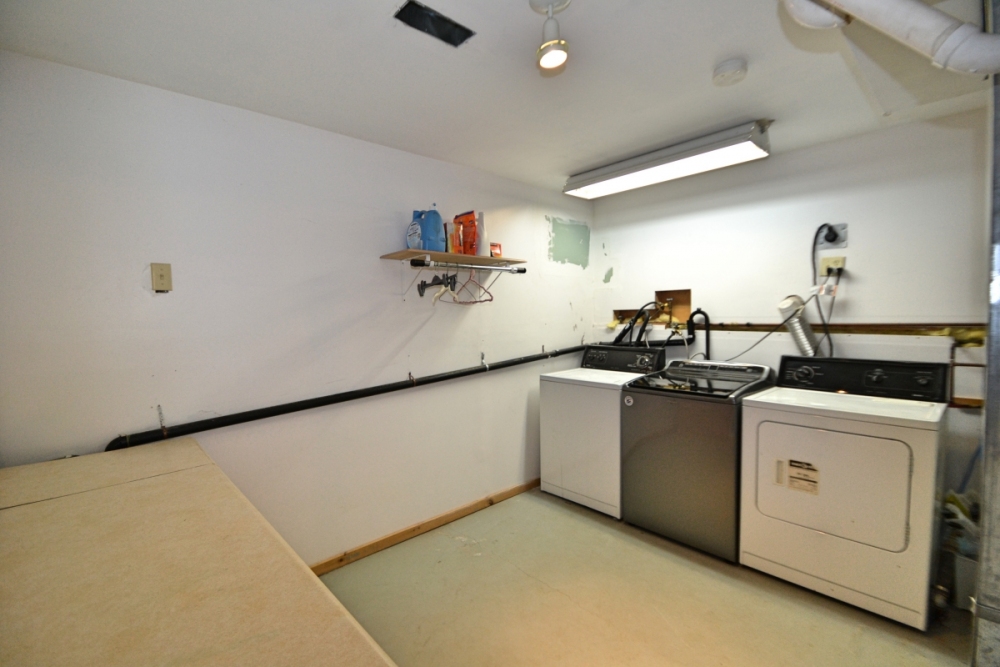 384 Robinson Rd, Hastings Highlands Ontario, Canada
