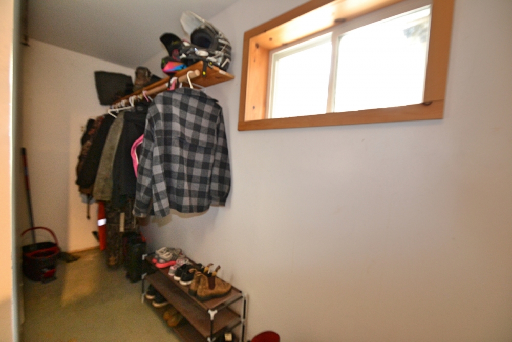 384 Robinson Rd, Hastings Highlands Ontario, Canada