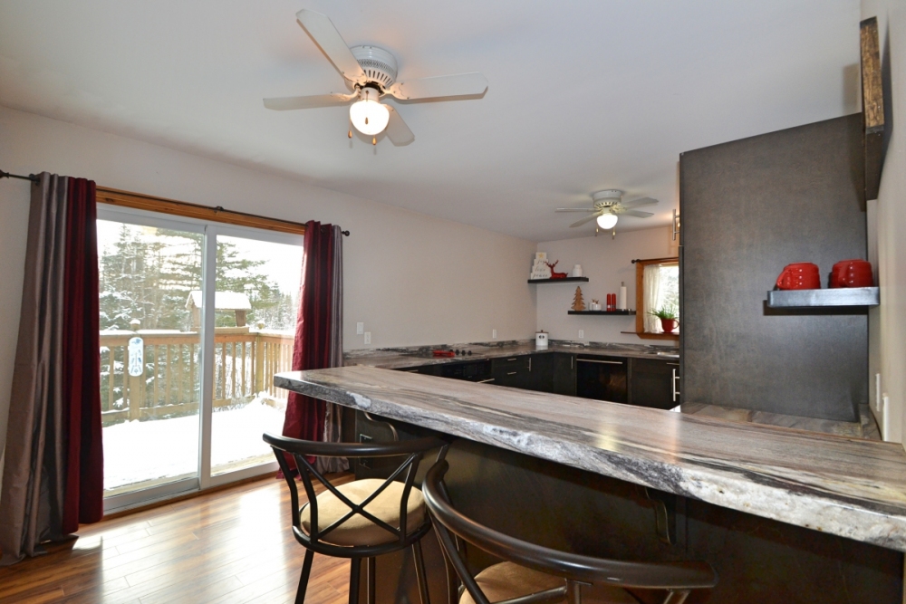 384 Robinson Rd, Hastings Highlands Ontario, Canada