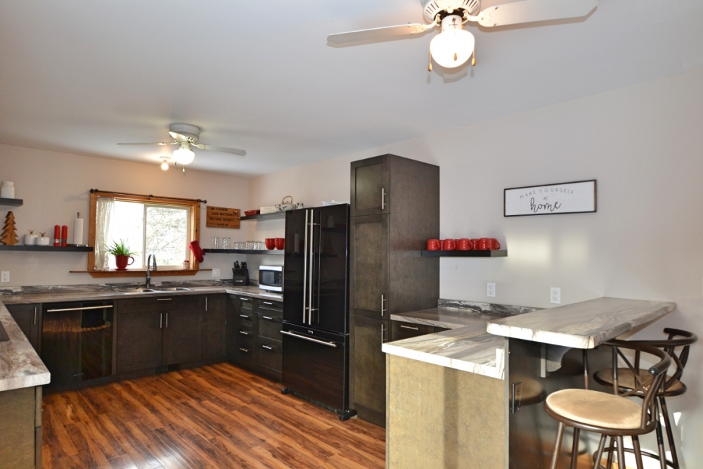 384 Robinson Rd, Hastings Highlands Ontario, Canada