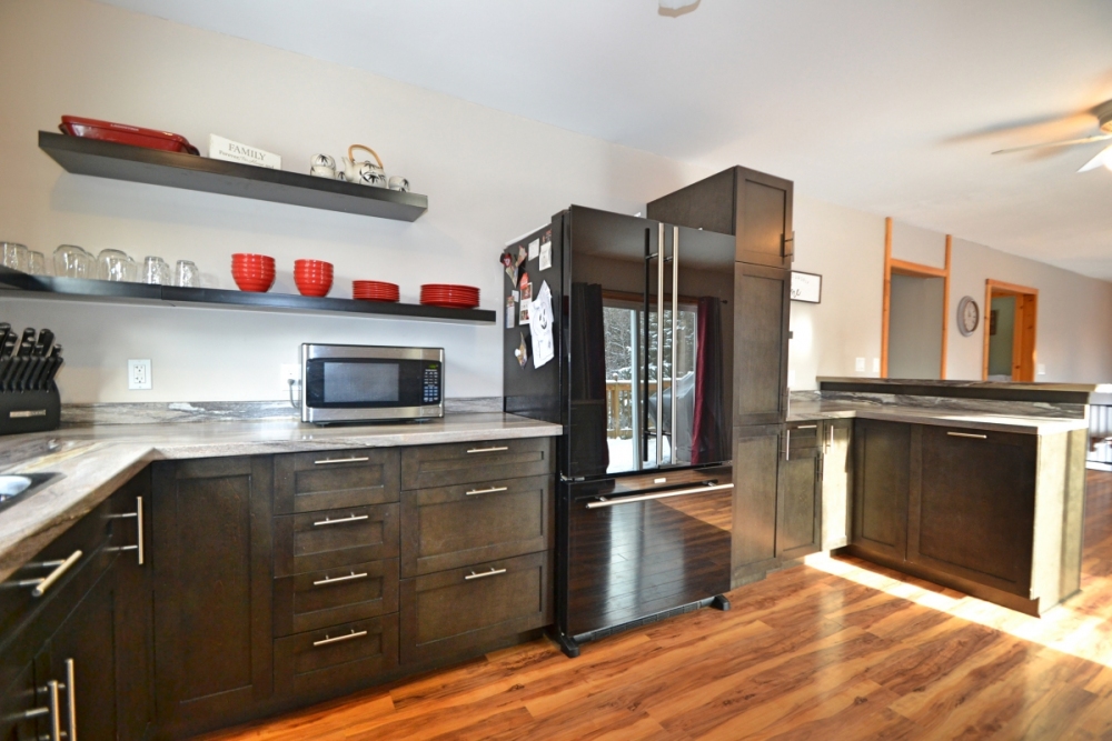 384 Robinson Rd, Hastings Highlands Ontario, Canada