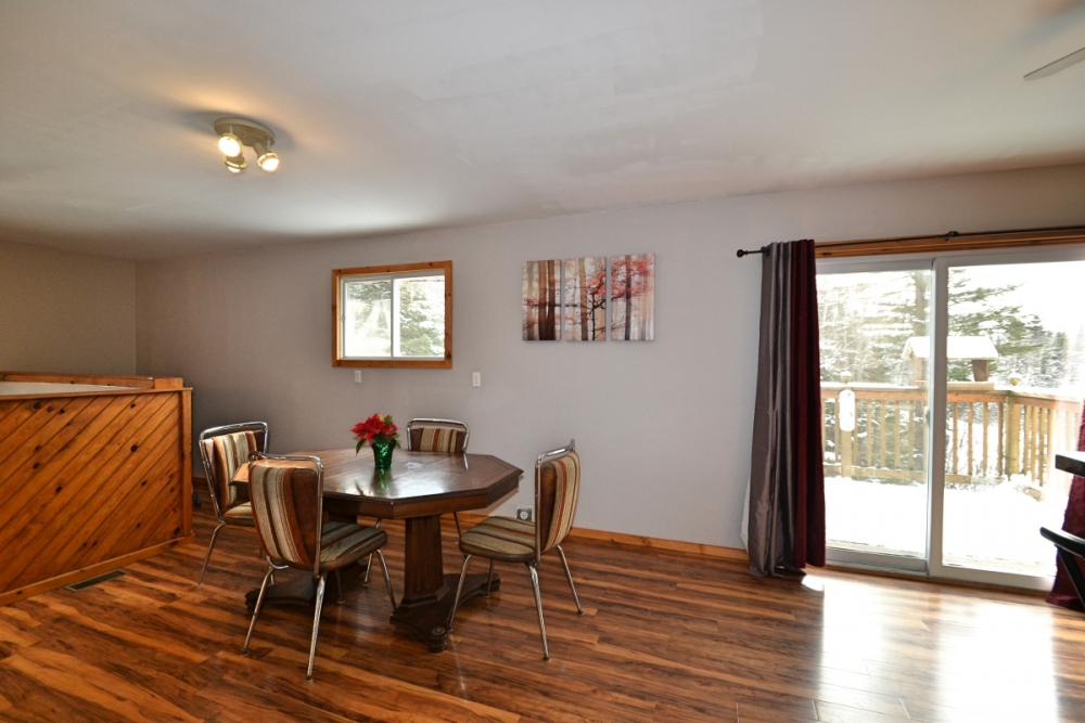 384 Robinson Rd, Hastings Highlands Ontario, Canada
