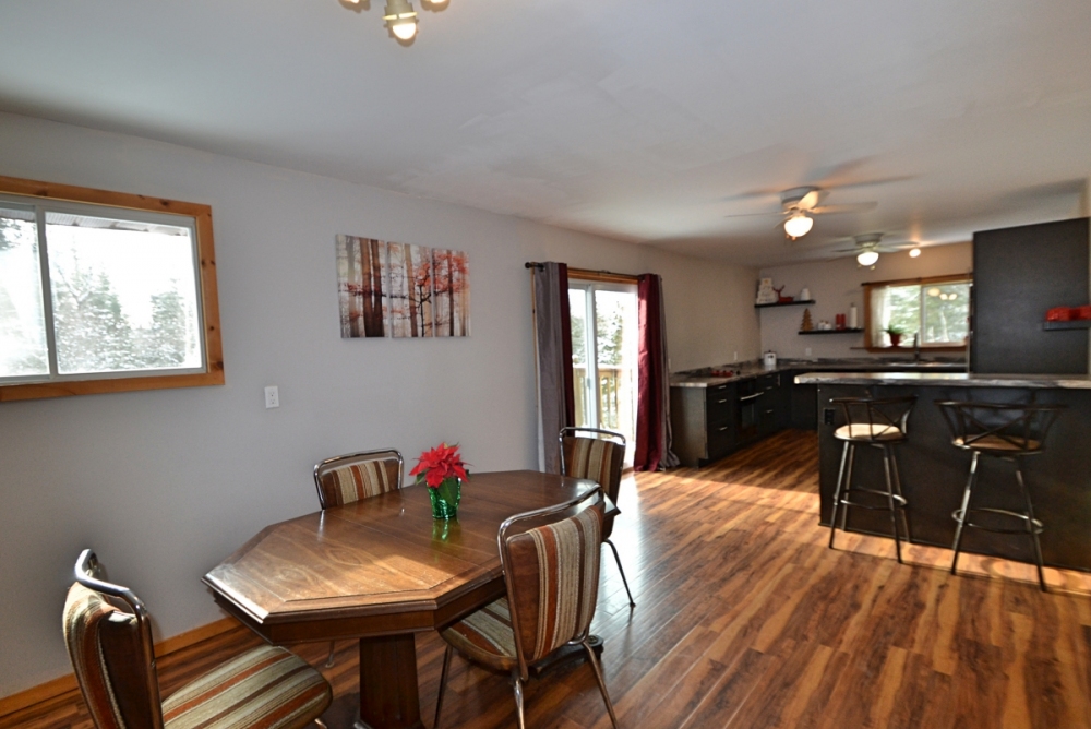 384 Robinson Rd, Hastings Highlands Ontario, Canada