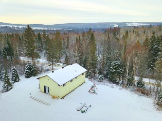 384 Robinson Rd, Hastings Highlands Ontario, Canada