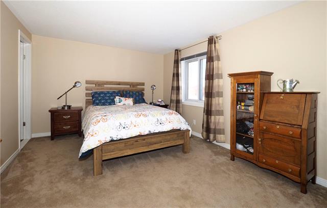 42 Beechmanor Cres., Kitchener, Ontario, Canada