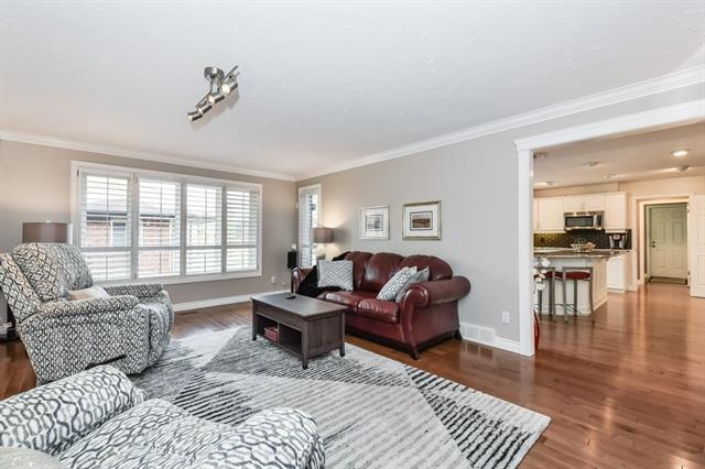 596 Manorwood Ct., Waterloo, Ontario, Canada