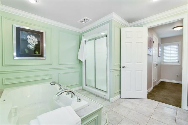 596 Manorwood Ct., Waterloo, Ontario, Canada