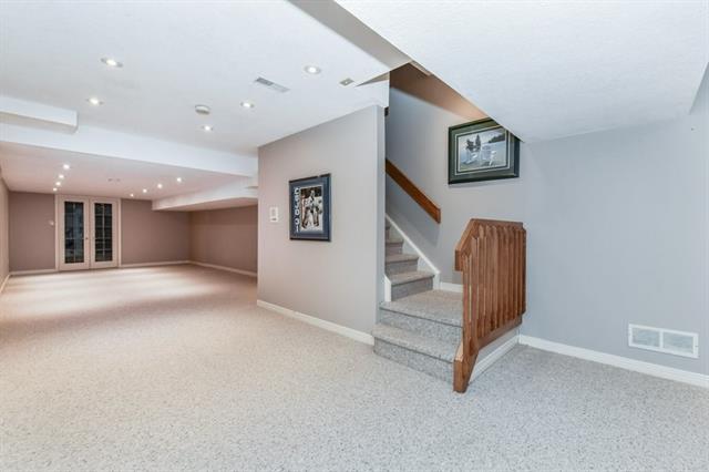 596 Manorwood Ct., Waterloo, Ontario, Canada