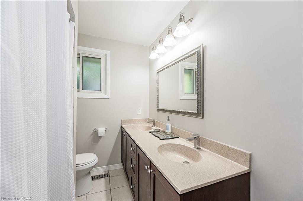 147 COACH HILL Drive, Kitchener, Ontario, Canada
