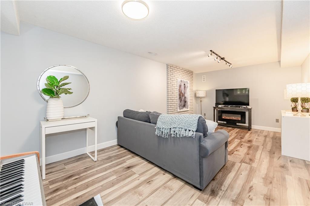 147 COACH HILL Drive, Kitchener, Ontario, Canada