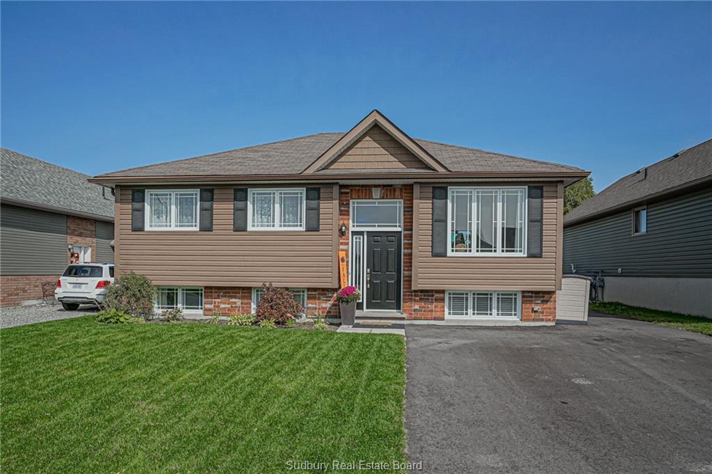 10 Meadowgreen Drive, Garson Ontario, Canada