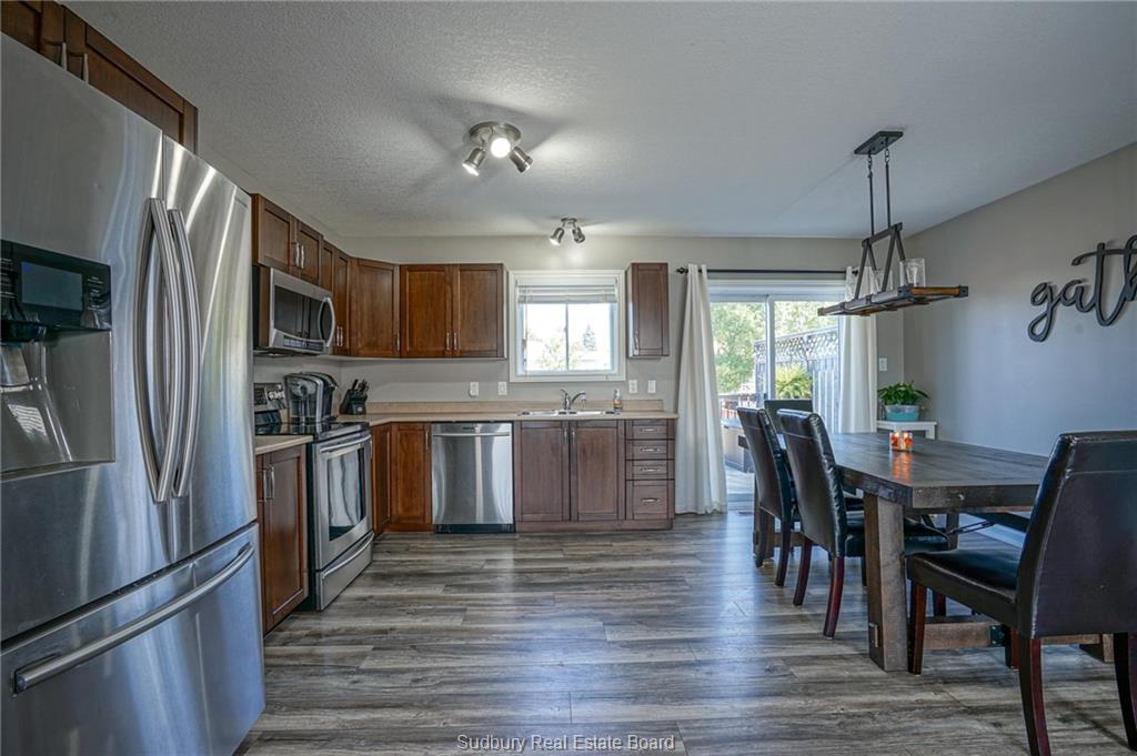 10 Meadowgreen Drive, Garson Ontario, Canada
