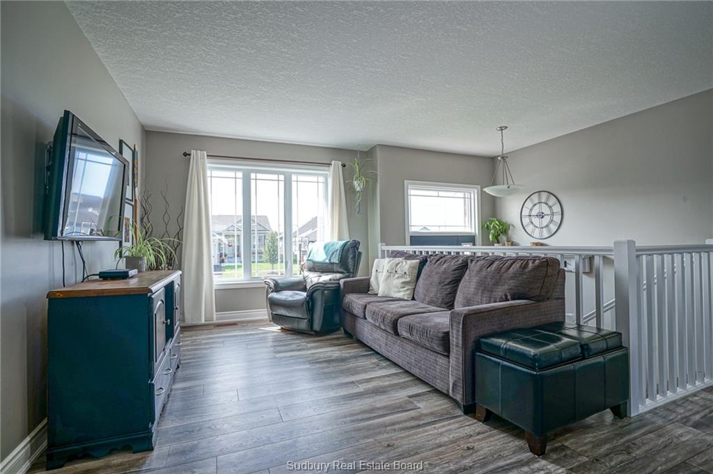 10 Meadowgreen Drive, Garson Ontario, Canada