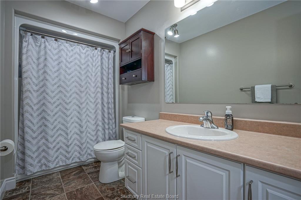 10 Meadowgreen Drive, Garson Ontario, Canada