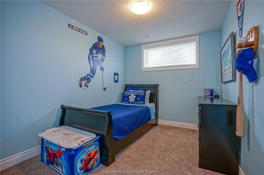 10 Meadowgreen Drive, Garson Ontario, Canada