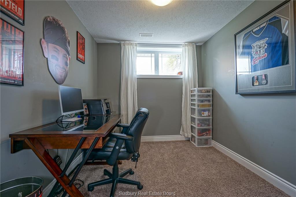 10 Meadowgreen Drive, Garson Ontario, Canada