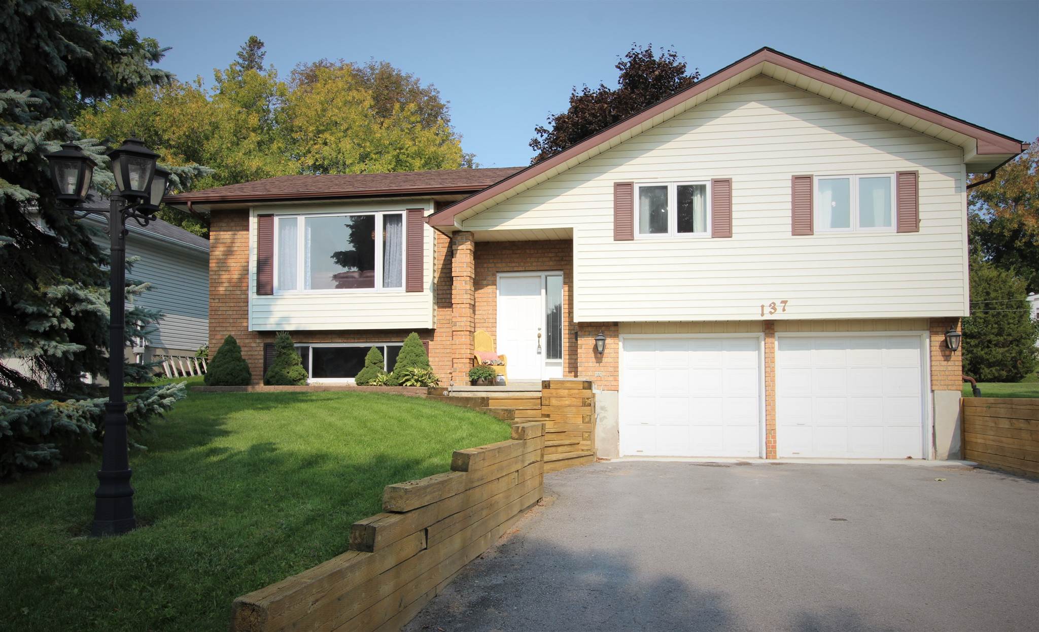 137 Shoreline Crescent S, Napanee Ontario, Canada
