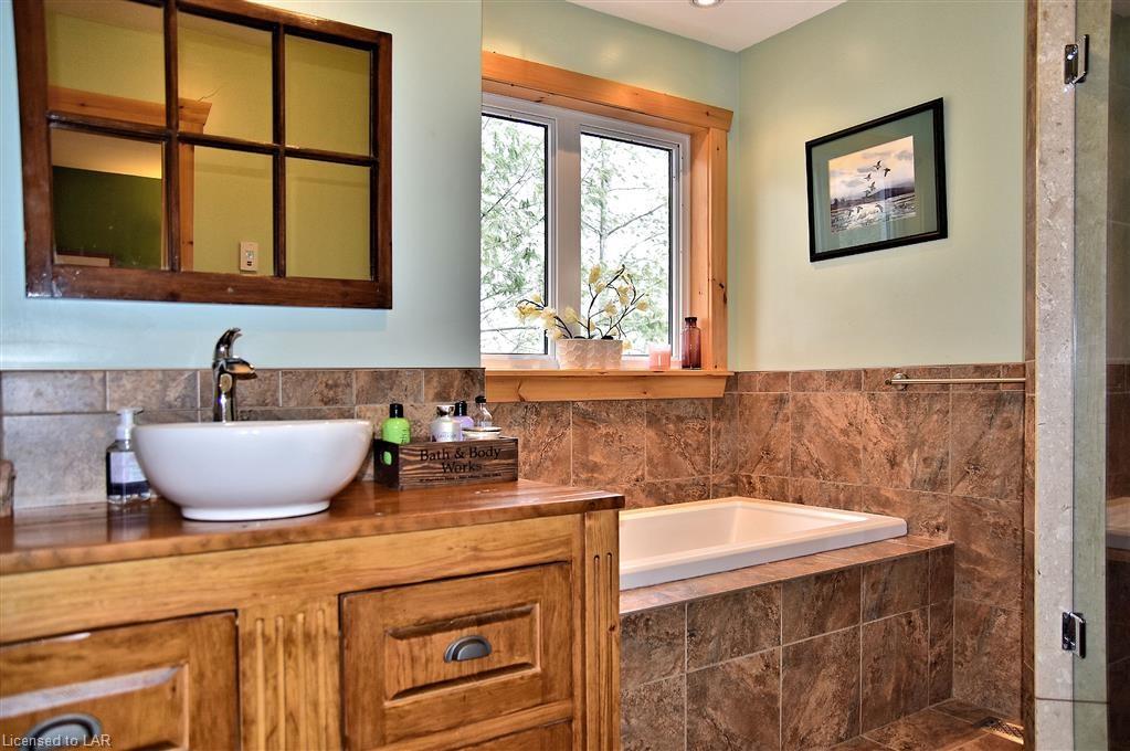 1944B DEEP BAY Road, Minden, Ontario, Canada