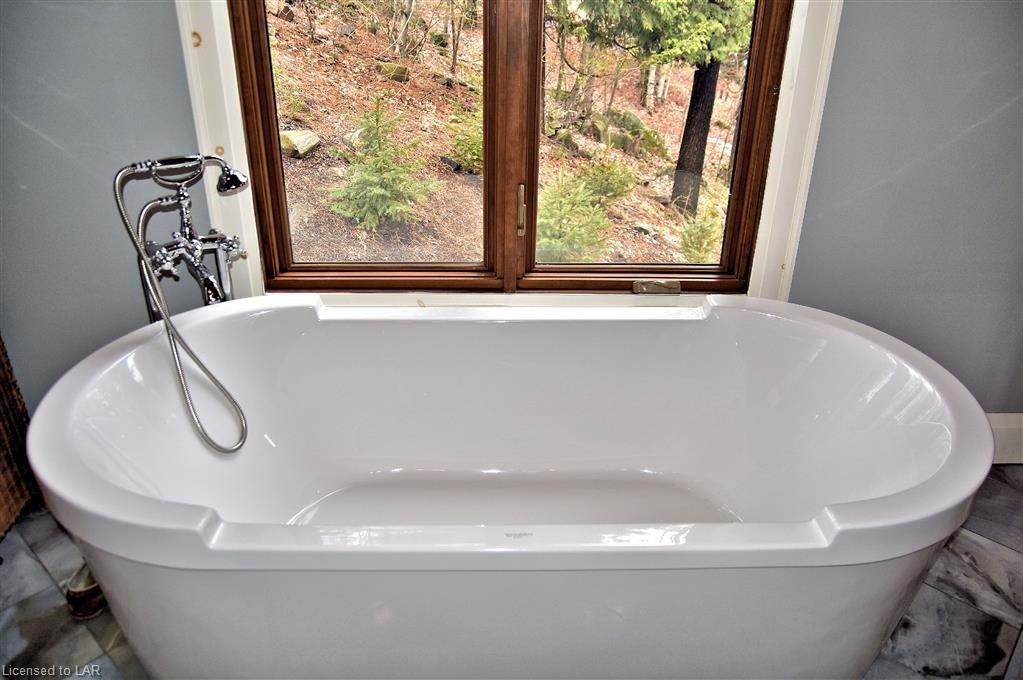 1214 CELESTIAL Drive, Haliburton, Ontario, Canada