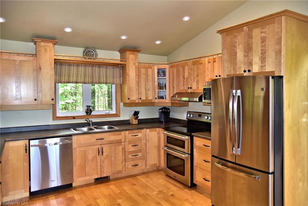 1020 PECAN Drive, Haliburton, Ontario, Canada