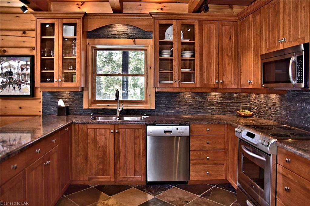 3500 WEST SHORE Road, Haliburton, Ontario, Canada