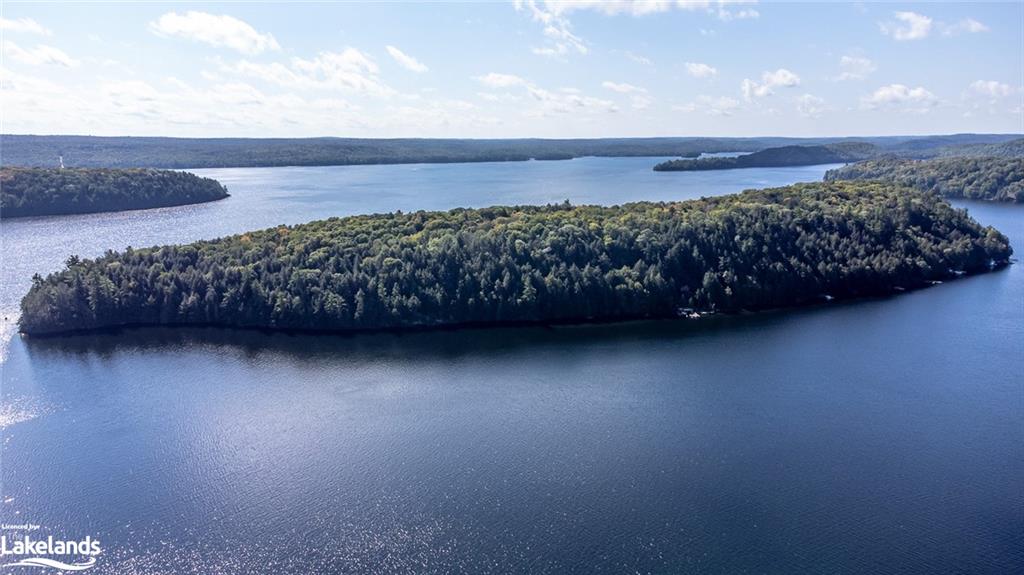 KAWAGAMA LAKE (WAO) Lake, Algonquin Highlands, Ontario, Canada