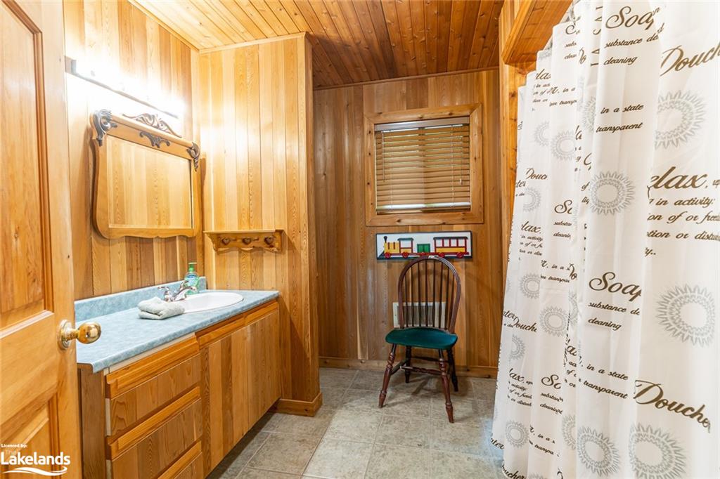 1063 MINK Road, Haliburton, Ontario, Canada