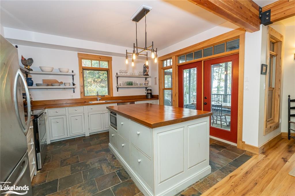 1998 WEST SHORE Road, Haliburton, Ontario, Canada