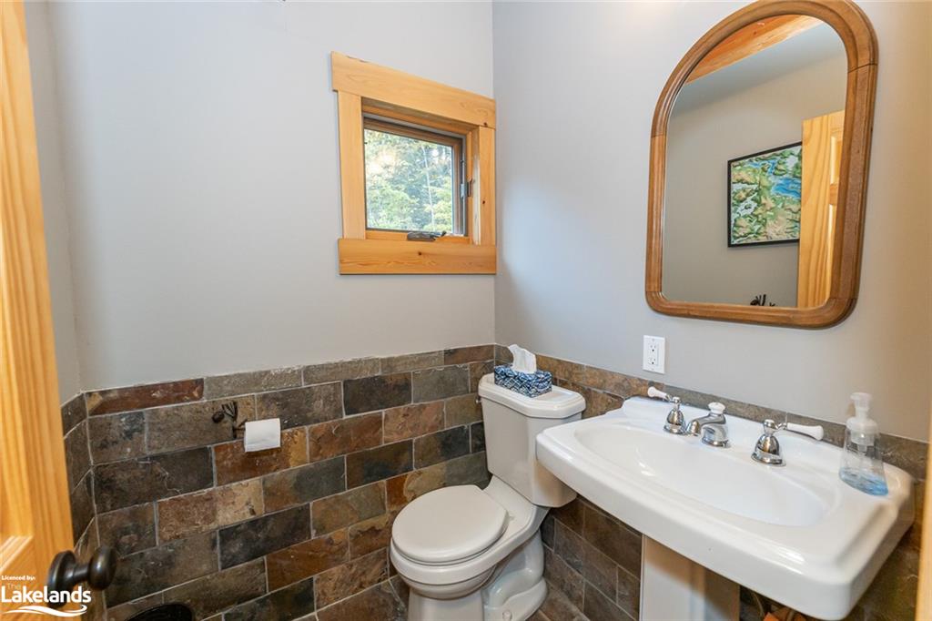 1998 WEST SHORE Road, Haliburton, Ontario, Canada