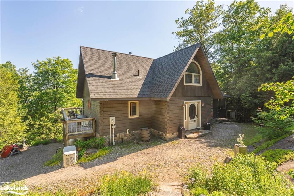 1047 LAND Road, Haliburton, Ontario, Canada