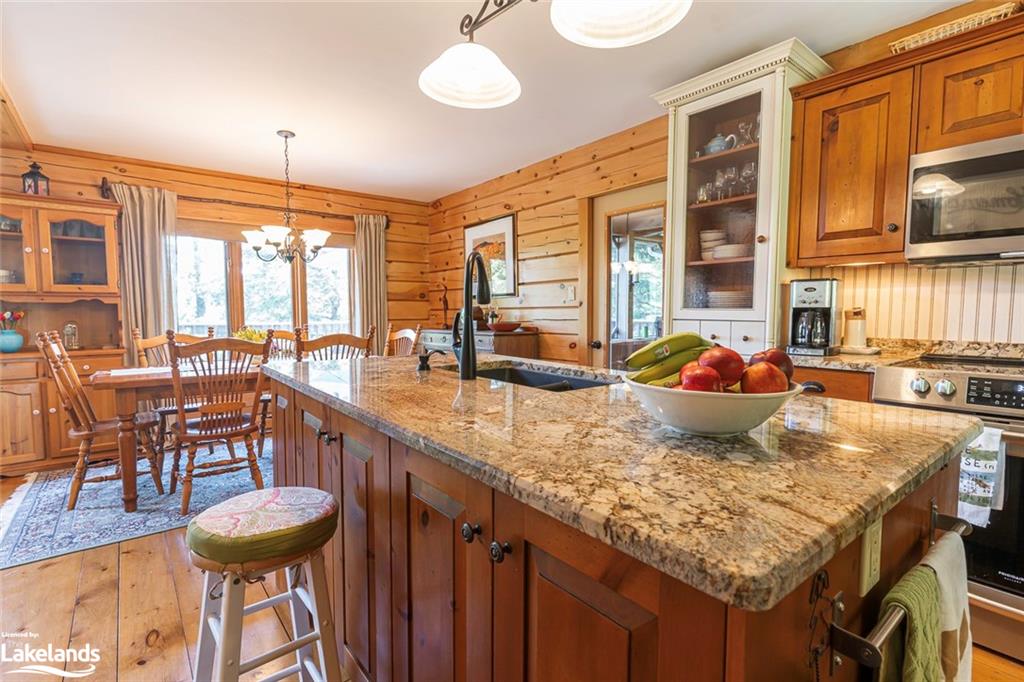 1047 LAND Road, Haliburton, Ontario, Canada