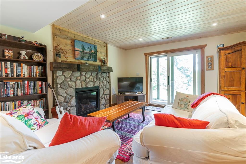 1047 LAND Road, Haliburton, Ontario, Canada