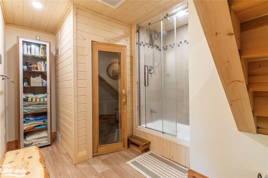 1047 LAND Road, Haliburton, Ontario, Canada