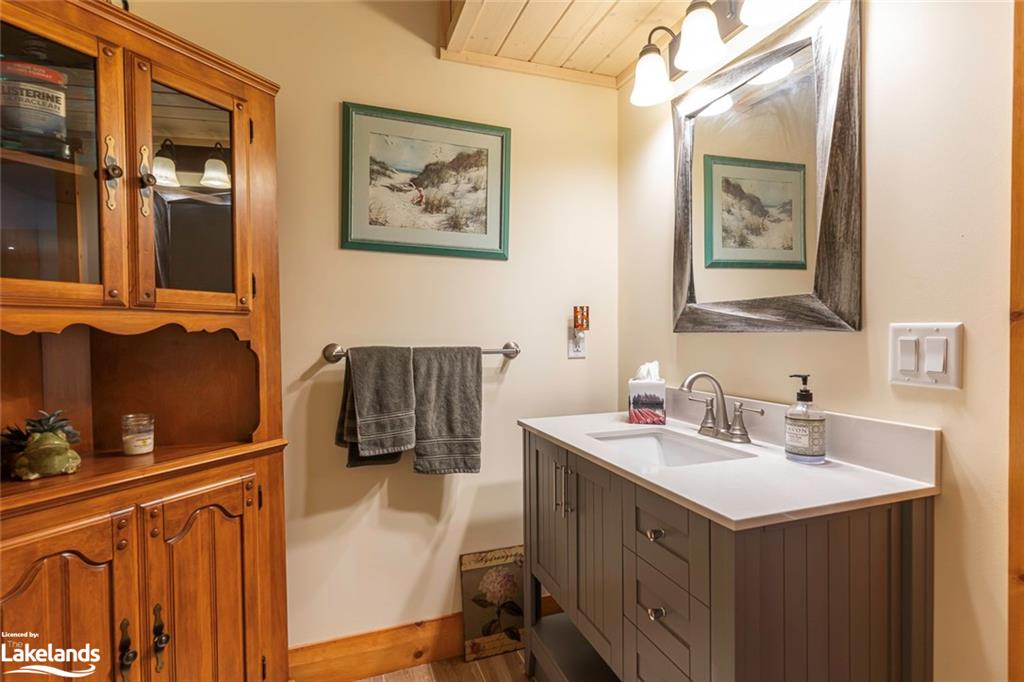 1047 LAND Road, Haliburton, Ontario, Canada