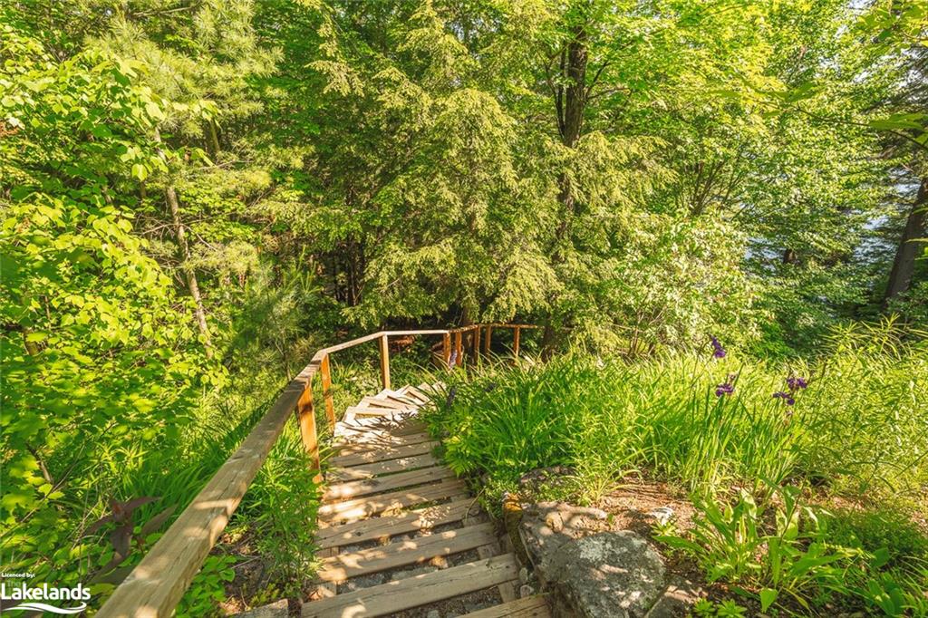 1047 LAND Road, Haliburton, Ontario, Canada