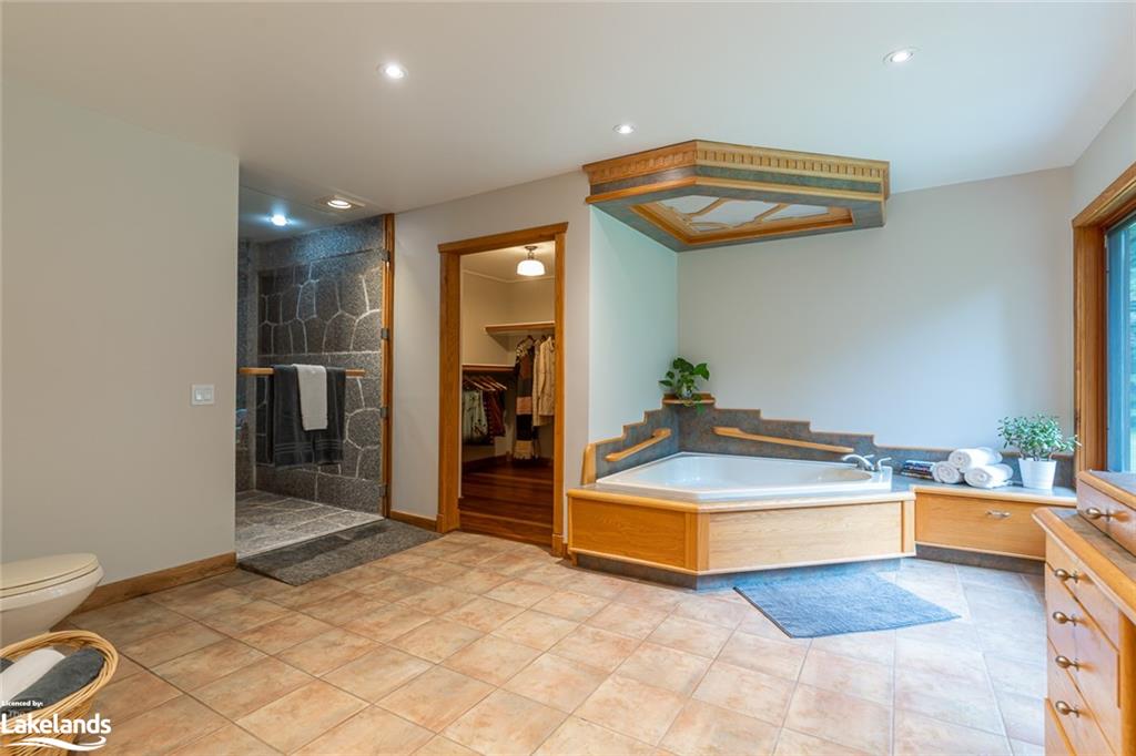 2631 KASHAGAWIGAMOG LAKE Road, Haliburton, Ontario, Canada
