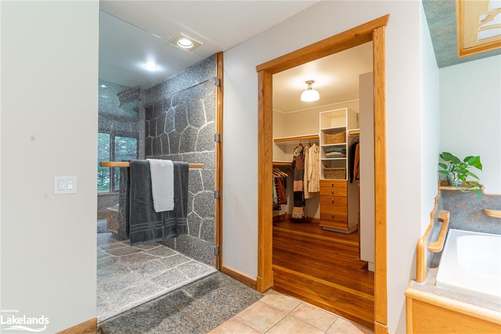 2631 KASHAGAWIGAMOG LAKE Road, Haliburton, Ontario, Canada