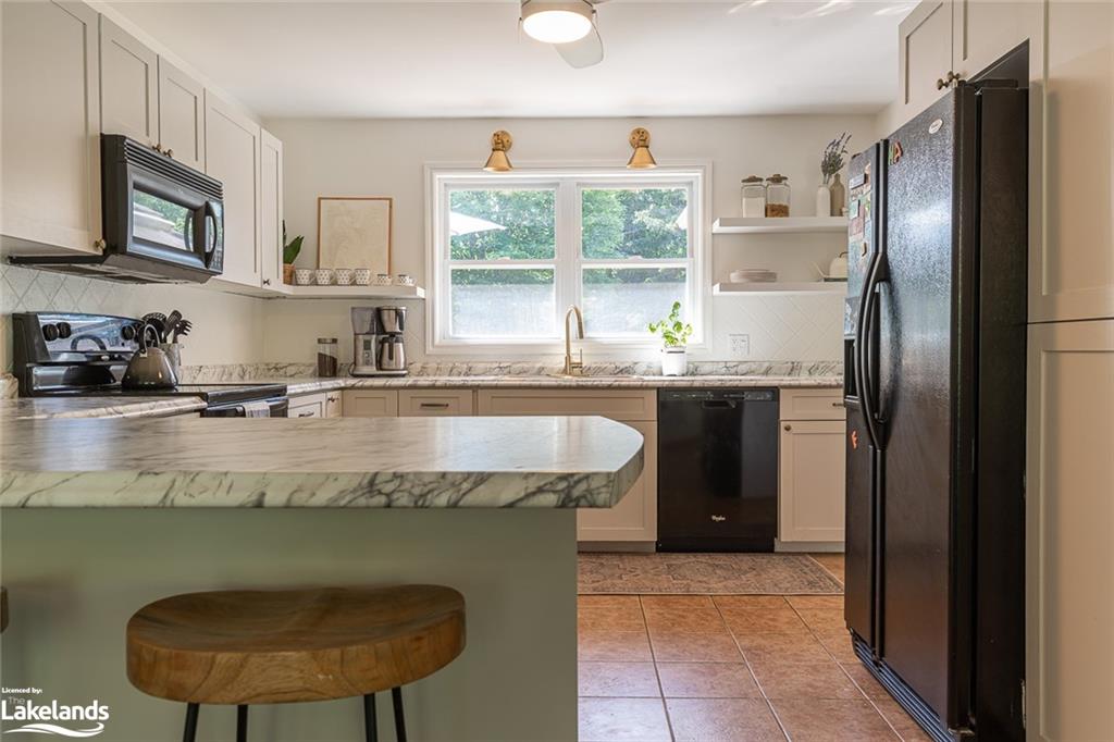 47 FARMCREST Avenue, Haliburton, Ontario, Canada