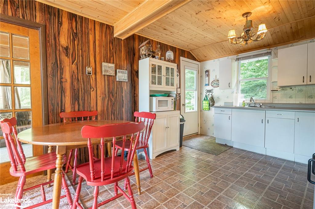1253 SULLIVAN Drive, Haliburton, Ontario, Canada