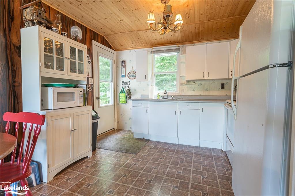1253 SULLIVAN Drive, Haliburton, Ontario, Canada