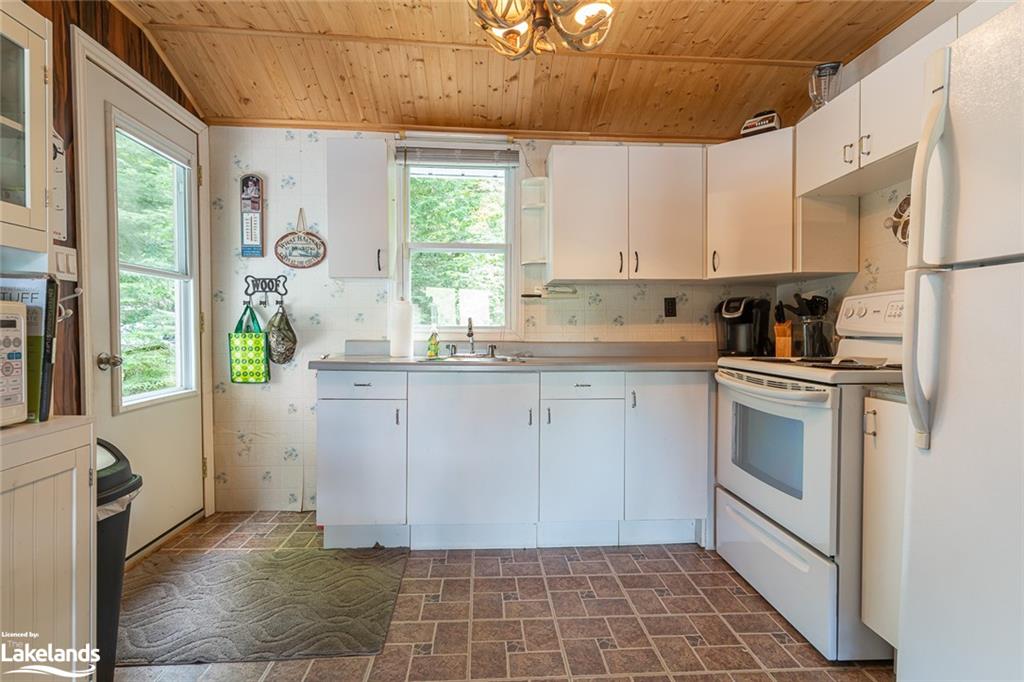 1253 SULLIVAN Drive, Haliburton, Ontario, Canada