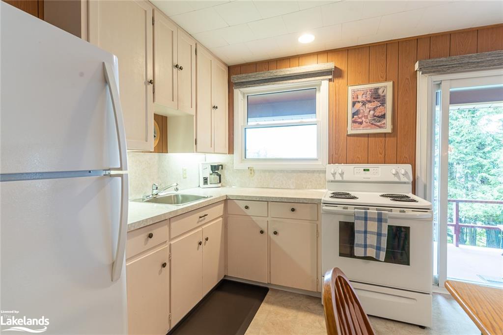1116 BIRCH NARROWS Road, Haliburton, Ontario, Canada
