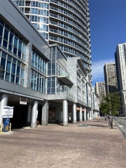 218 Queens Quay W, Toronto Ontario, Canada