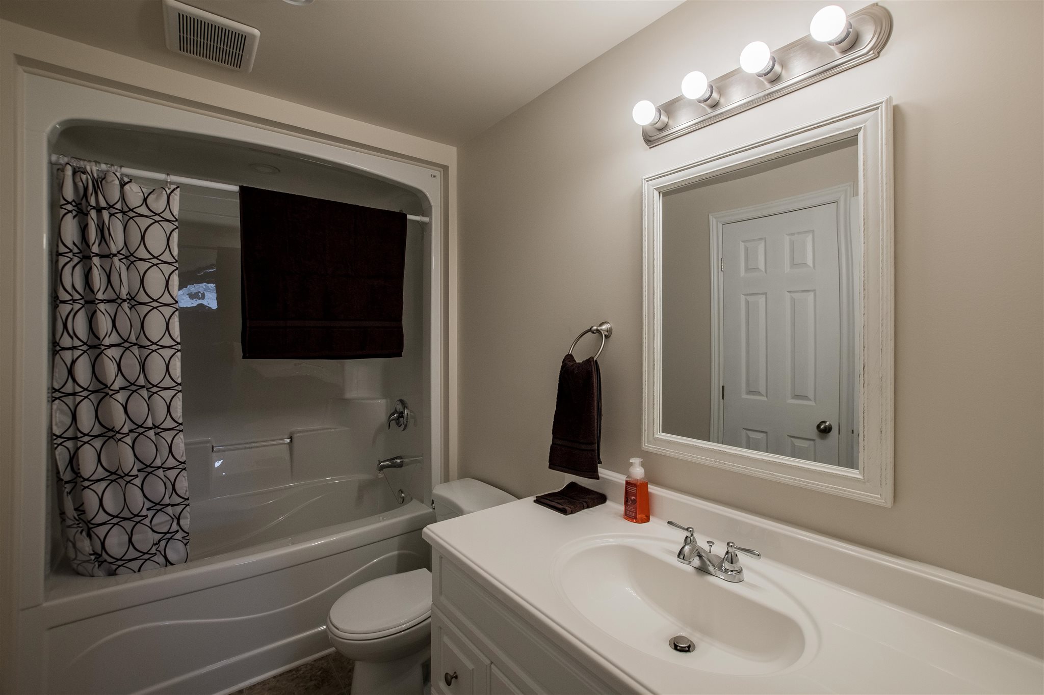 214 MacDougall Drive, Amherstview Ontario, Canada