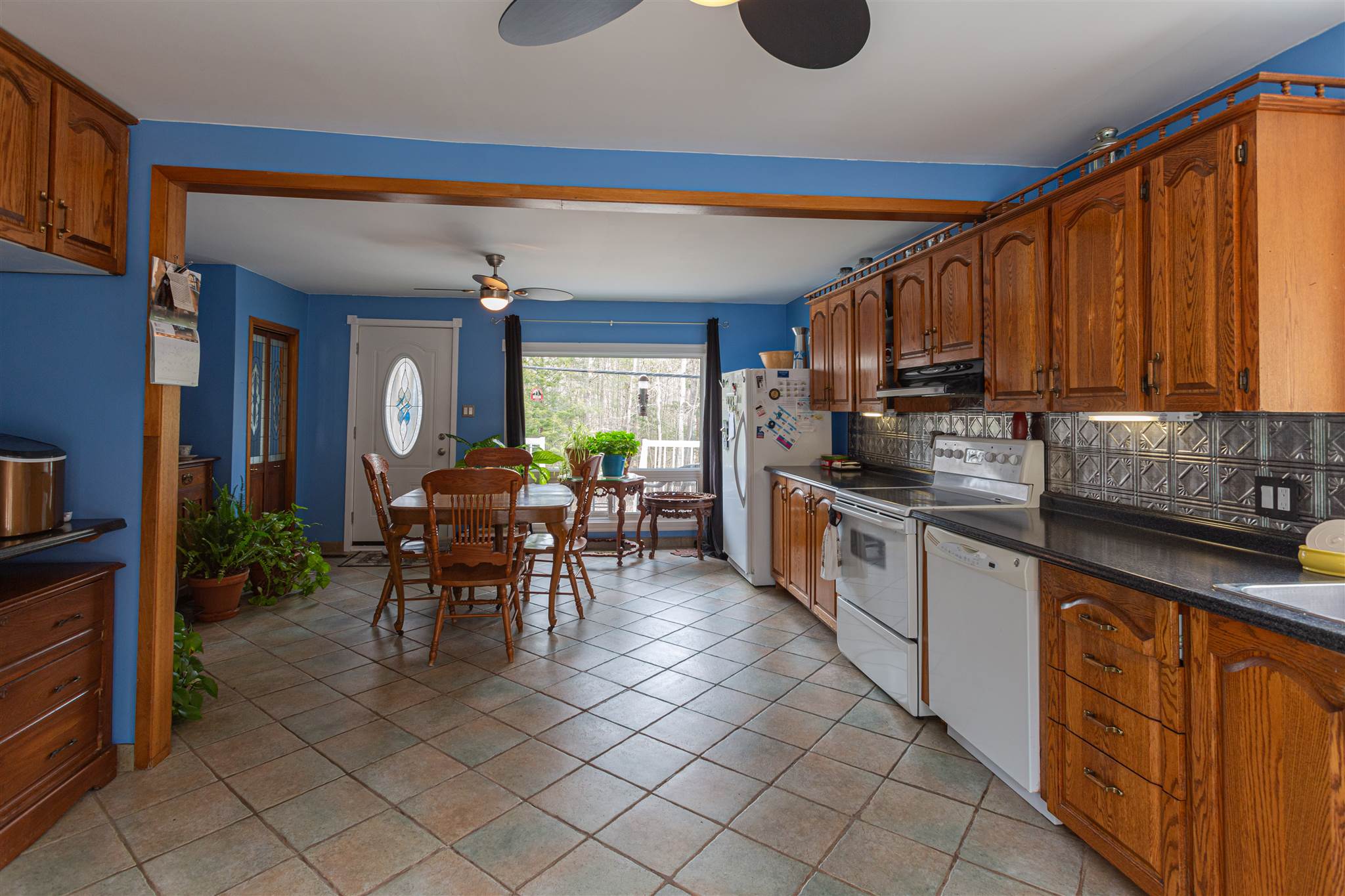 5677 Bedford Road, Sydenham Ontario, Canada