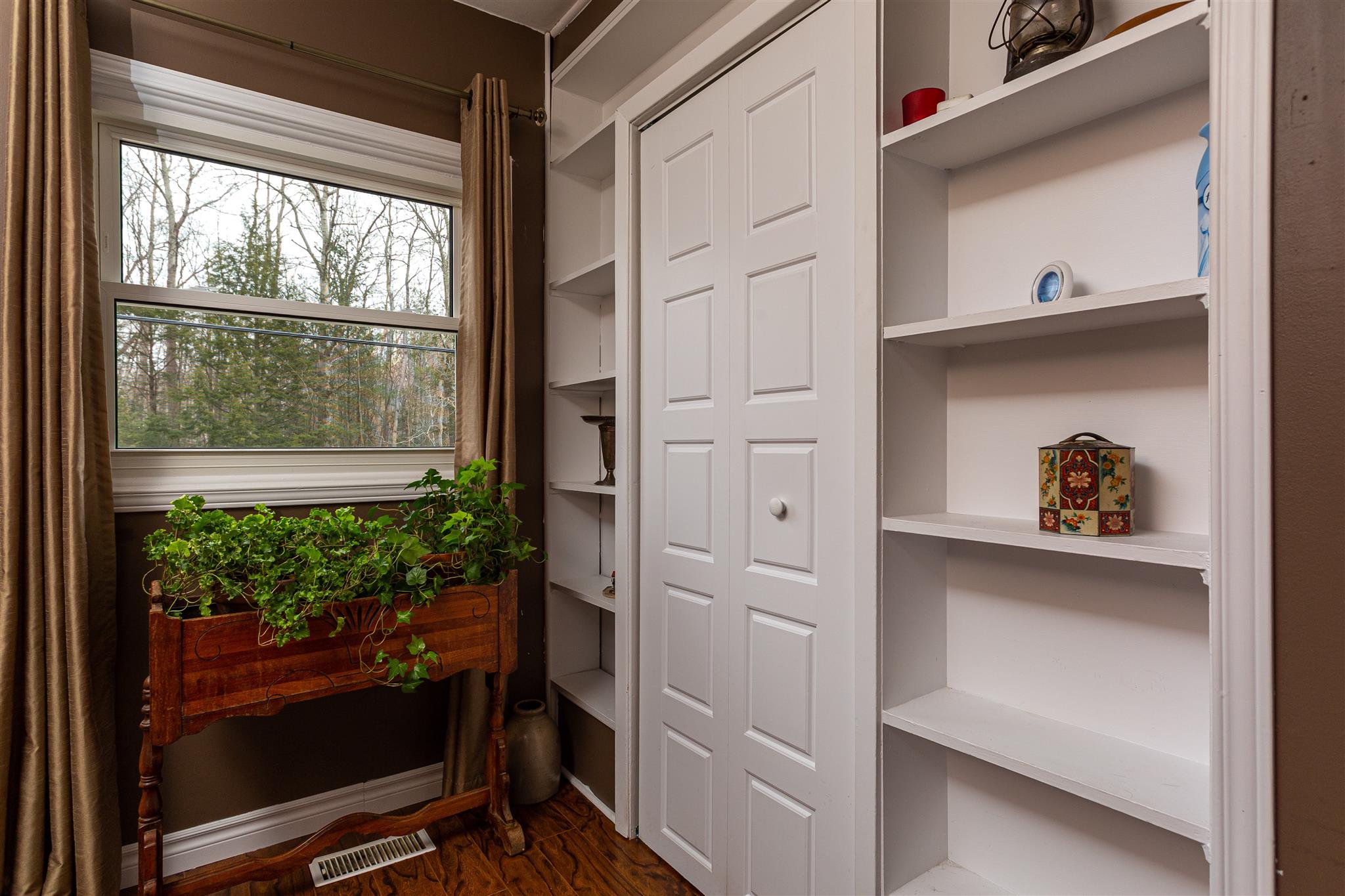 5677 Bedford Road, Sydenham Ontario, Canada