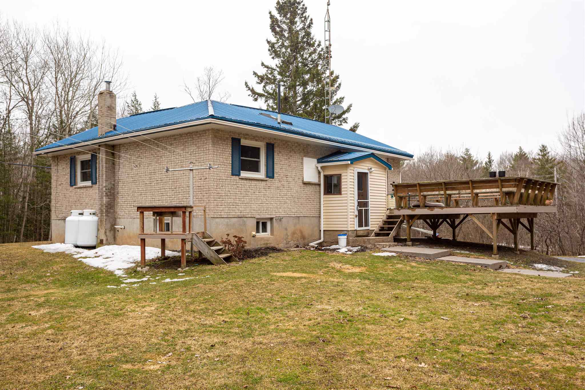 5677 Bedford Road, Sydenham Ontario, Canada