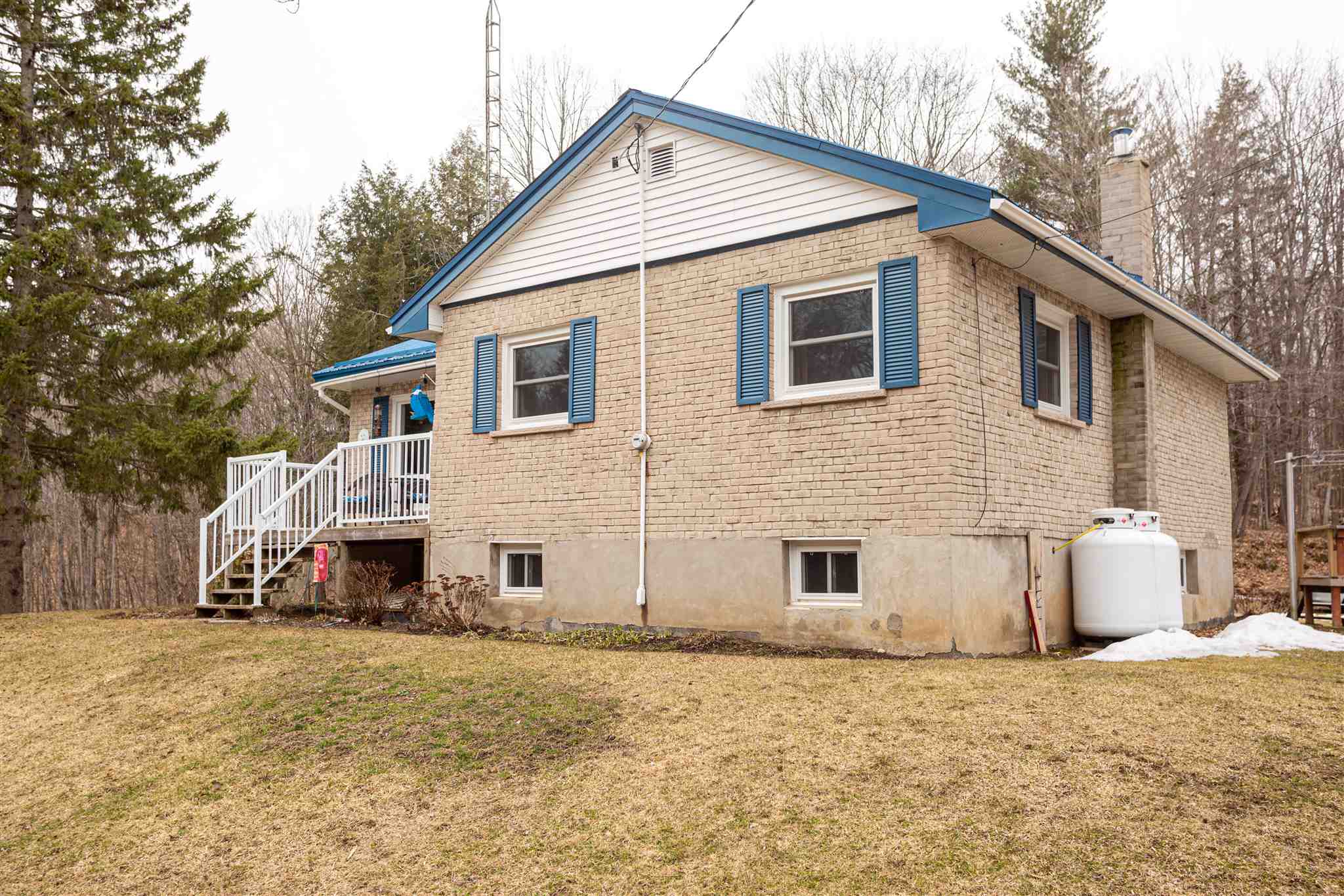 5677 Bedford Road, Sydenham Ontario, Canada