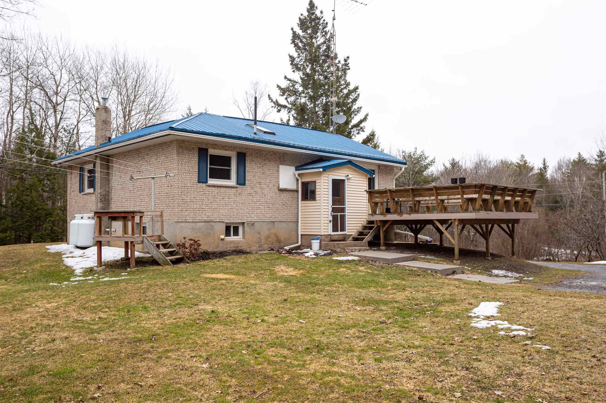 5677 Bedford Road, Sydenham Ontario, Canada