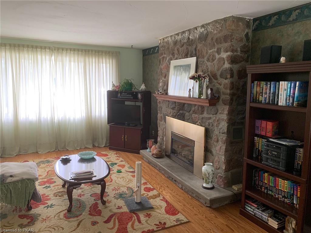 698 YOUNG Street, Ennismore, Ontario, Canada